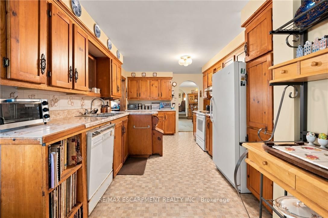 994 Safari Road • Hamilton, ON photo 14