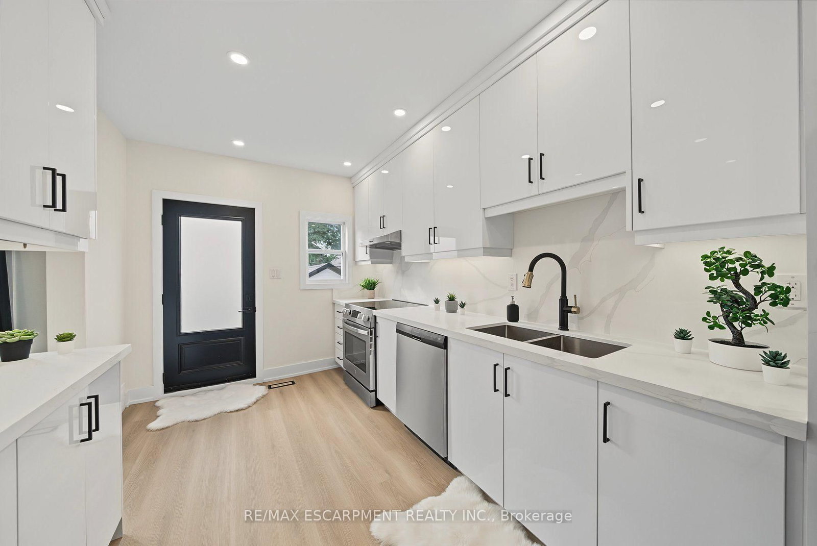 234 Balmoral Avenue S • Hamilton, ON photo 12