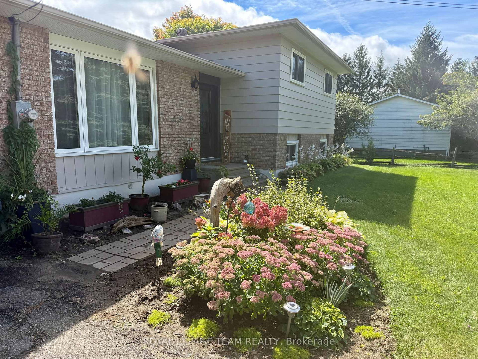 670 Van Buren Street • North Grenville, ON photo 3