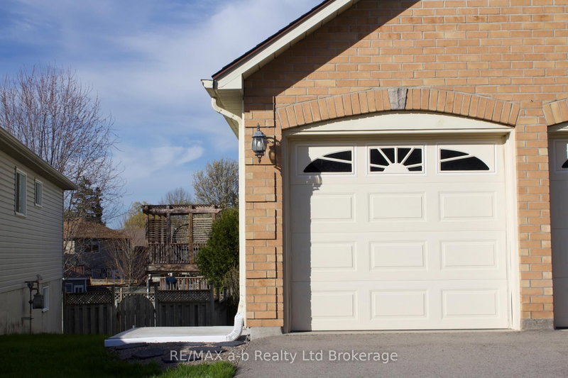 Lower - 33 ANDERSON Street