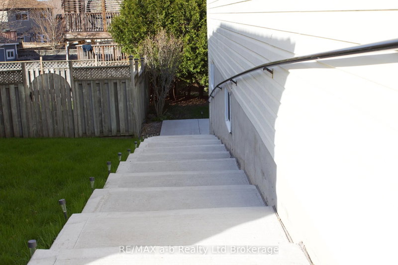 Lower - 33 ANDERSON Street