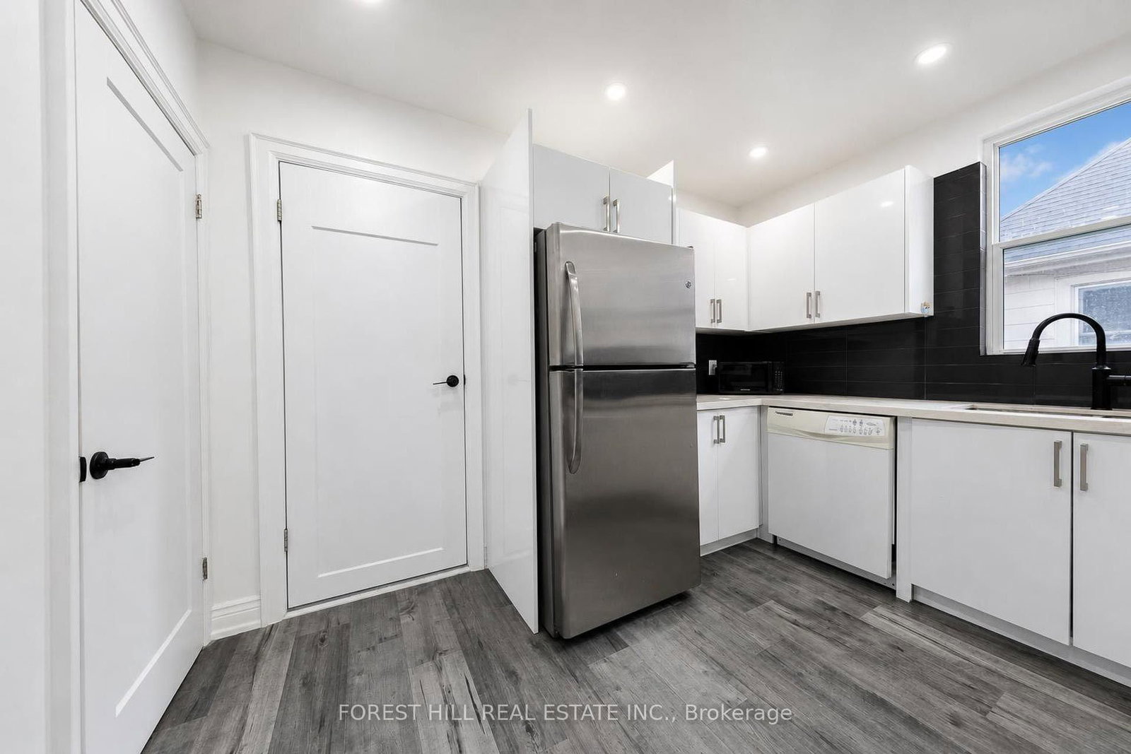 29 Thorndale Street S • Hamilton, ON photo 16
