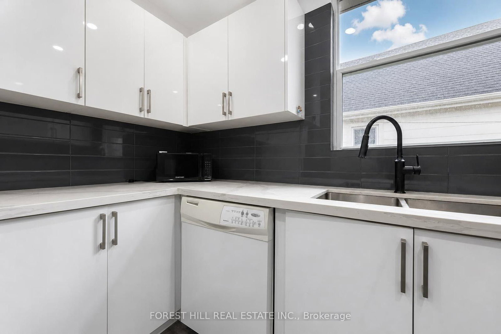 29 Thorndale Street S • Hamilton, ON photo 18