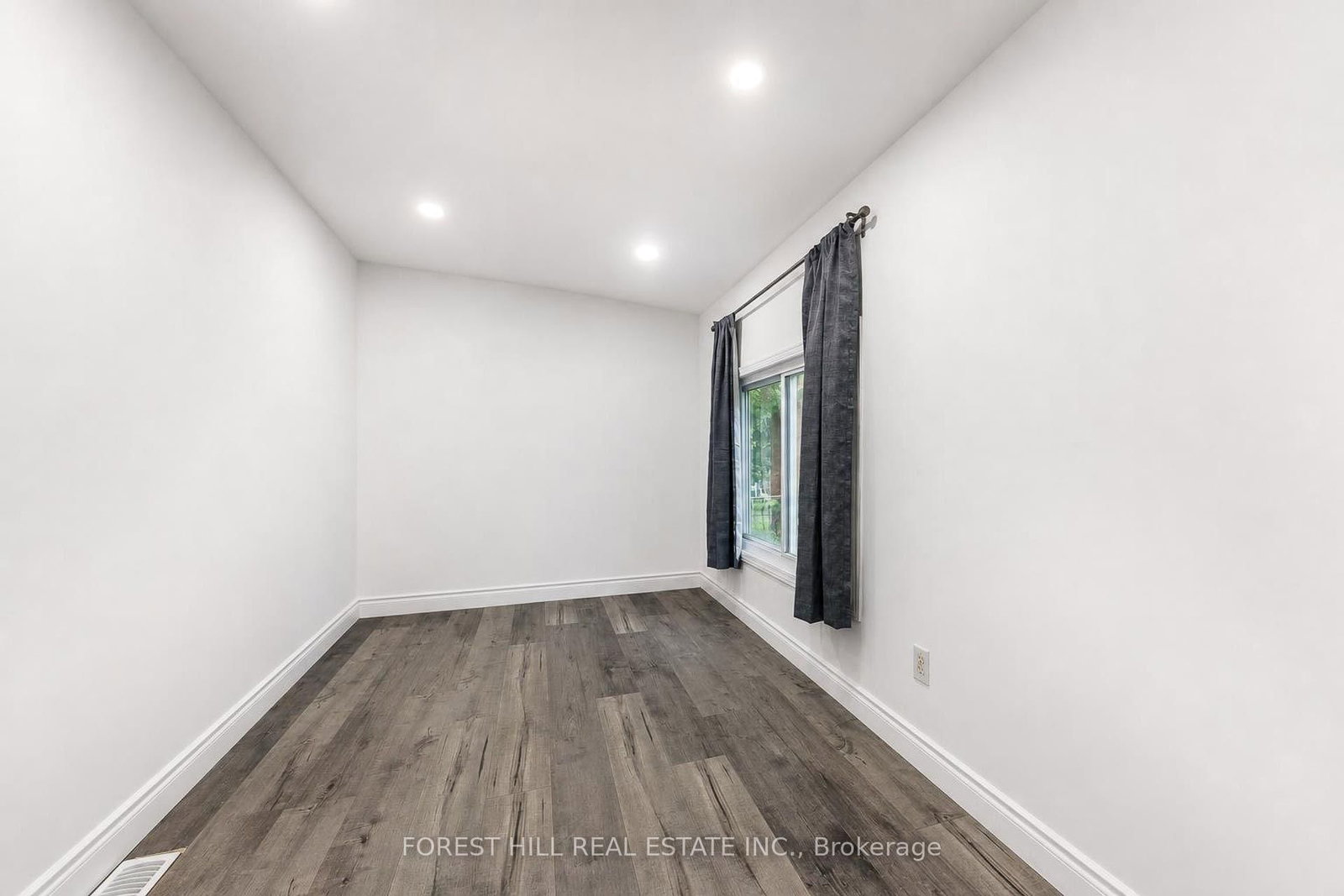 29 Thorndale Street S • Hamilton, ON photo 23