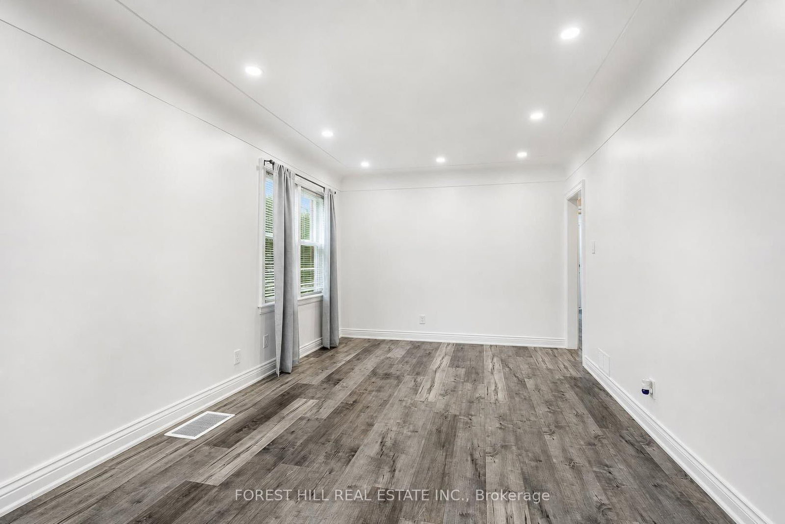 29 Thorndale Street S • Hamilton, ON photo 6