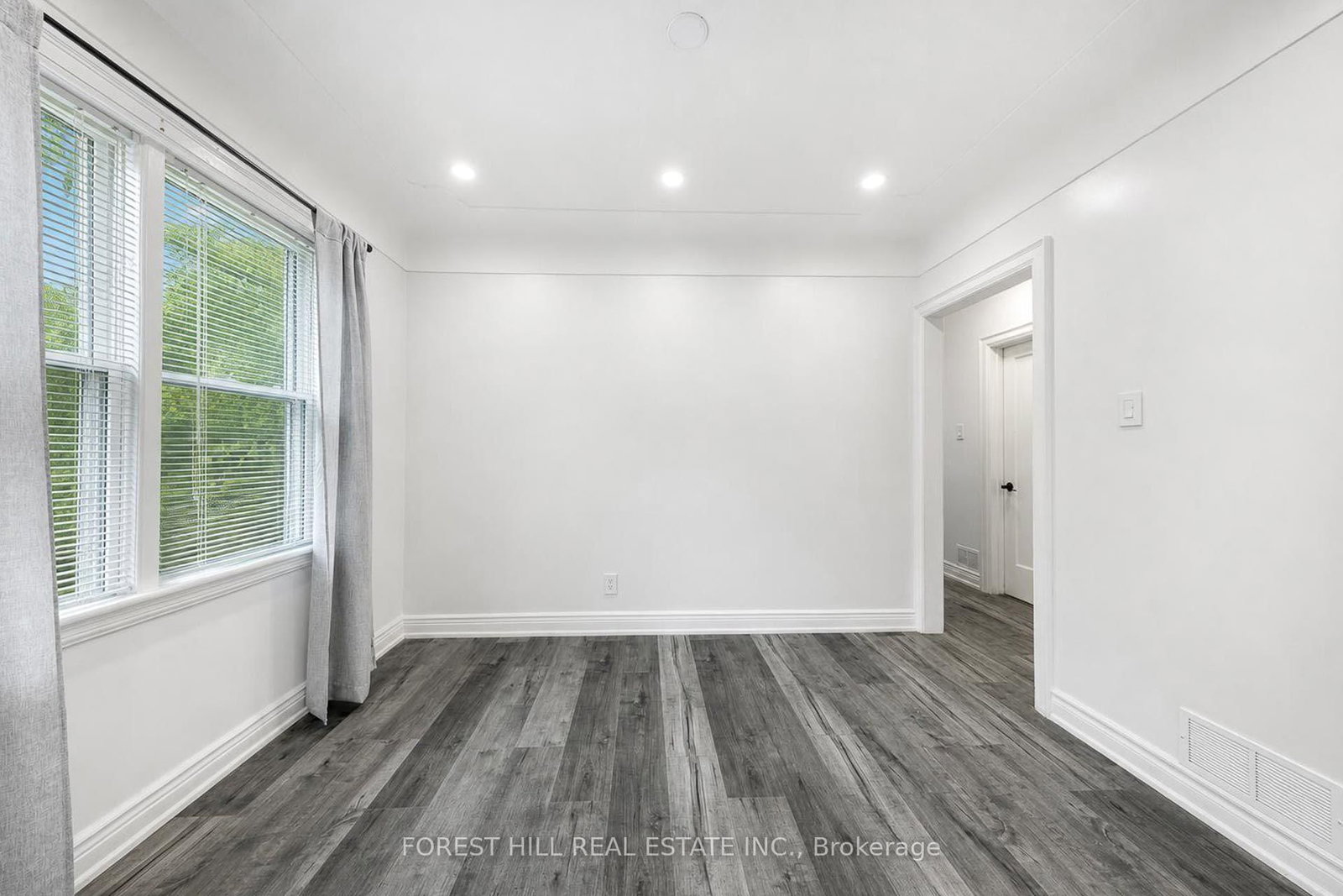 29 Thorndale Street S • Hamilton, ON photo 8