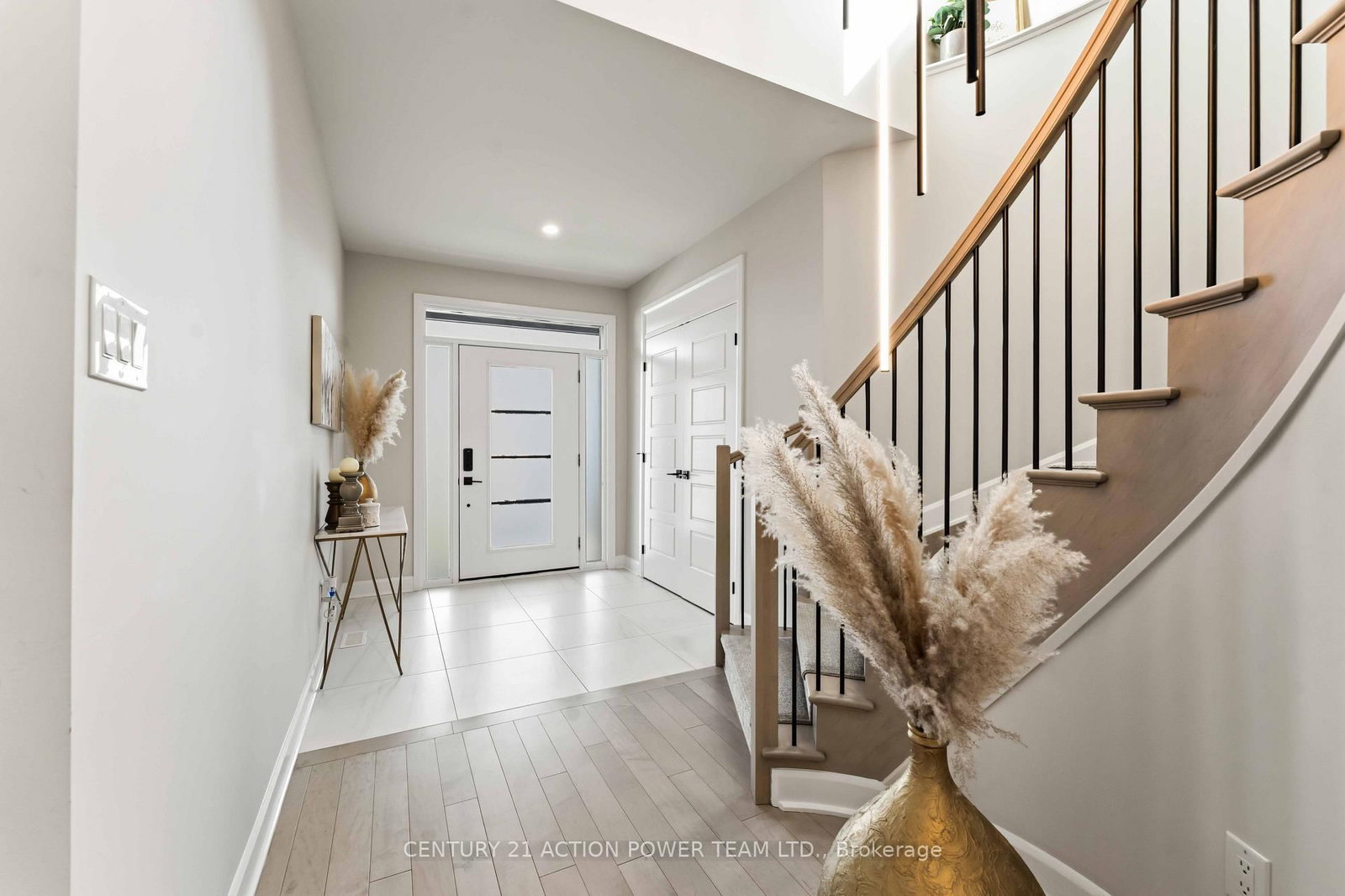 644 Moonflower Crescent • Ottawa, ON photo 3