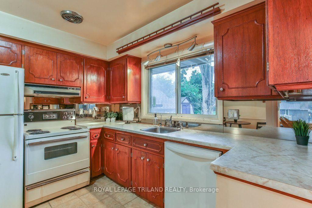 242 BURLINGTON Street • London South, ON photo 19