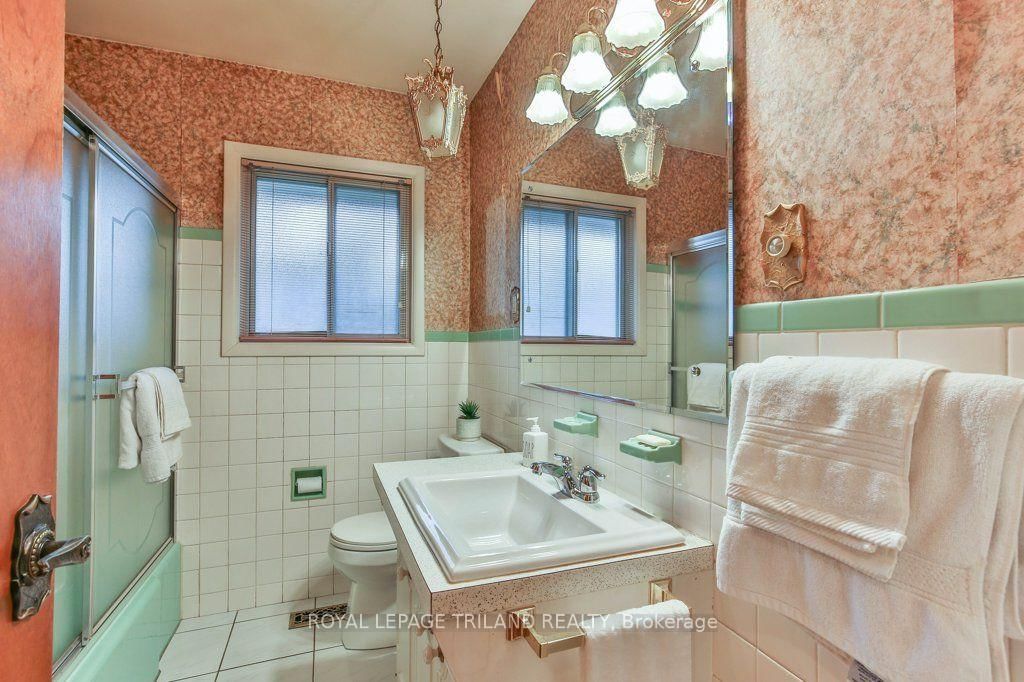 242 BURLINGTON Street • London South, ON photo 29