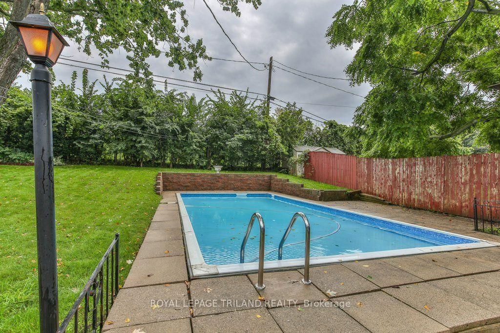 242 BURLINGTON Street • London South, ON photo 41