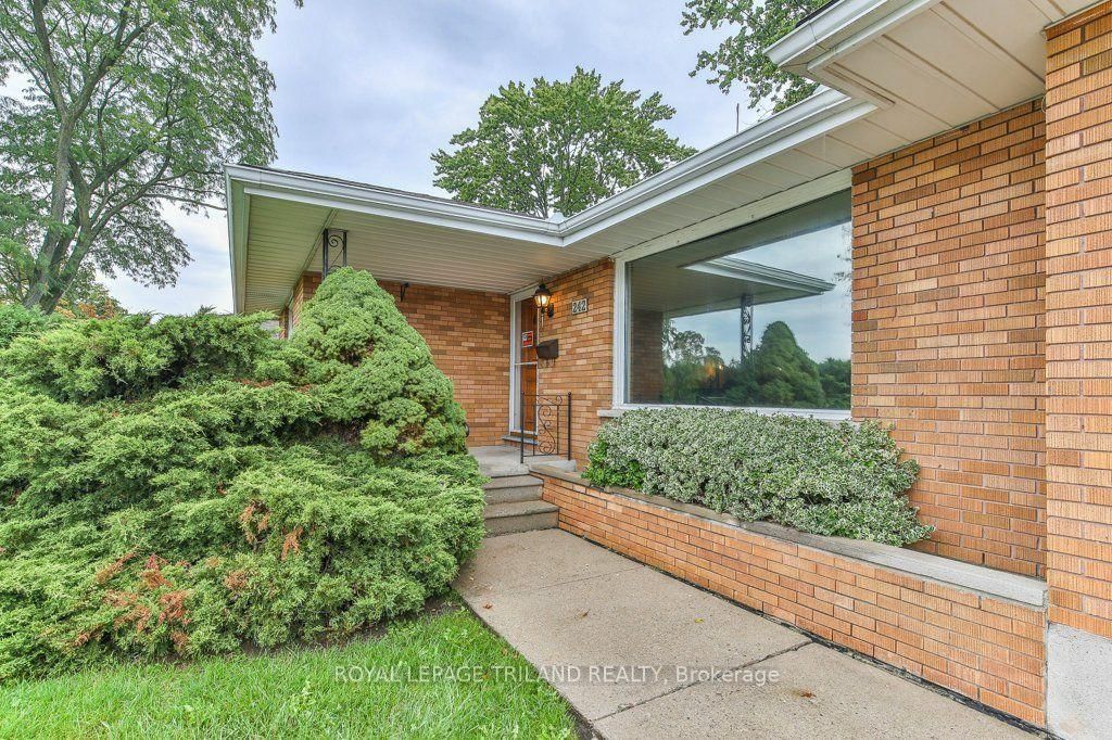 242 BURLINGTON Street • London South, ON photo 6