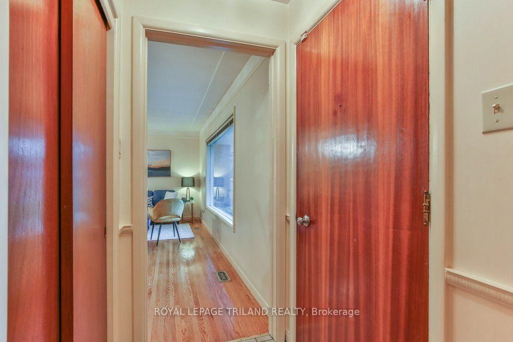 242 BURLINGTON Street • London South, ON photo 8