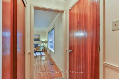 242 BURLINGTON Street • London South, ON photo 8
