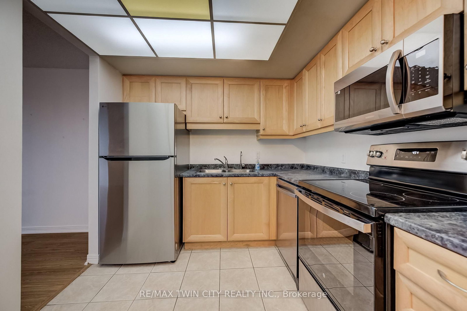 190 Hespeler Road • #905 • Cambridge, ON photo 4