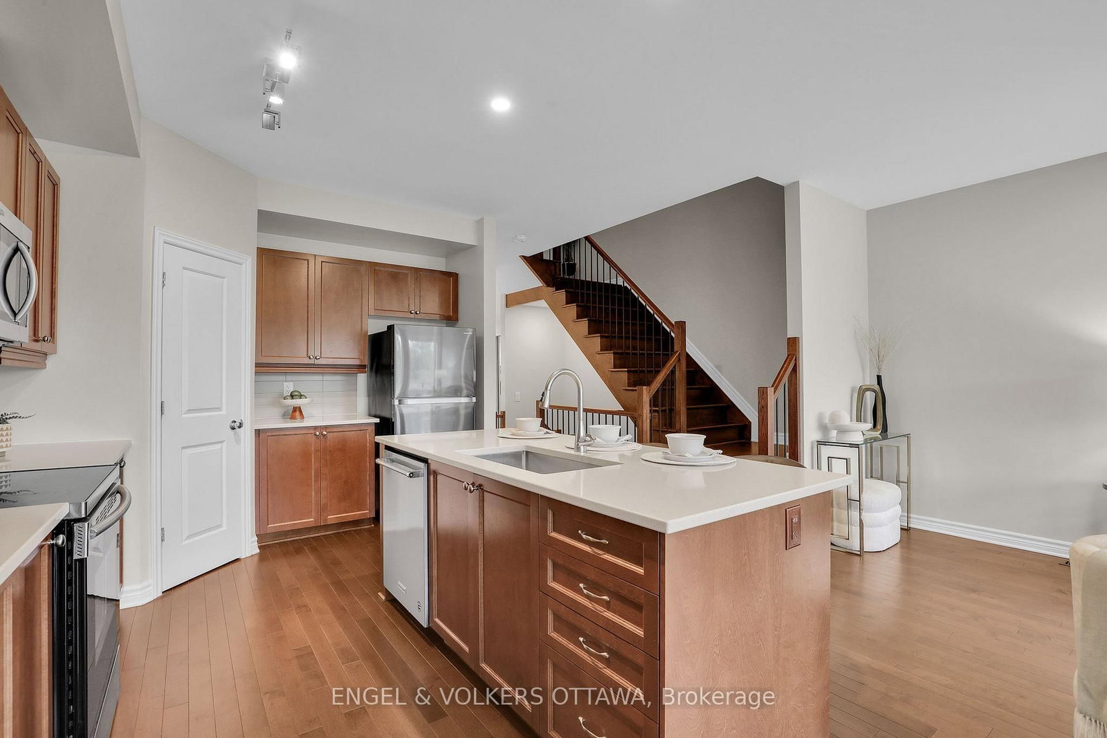 765 Dearborn Private W • Ottawa, ON photo 6