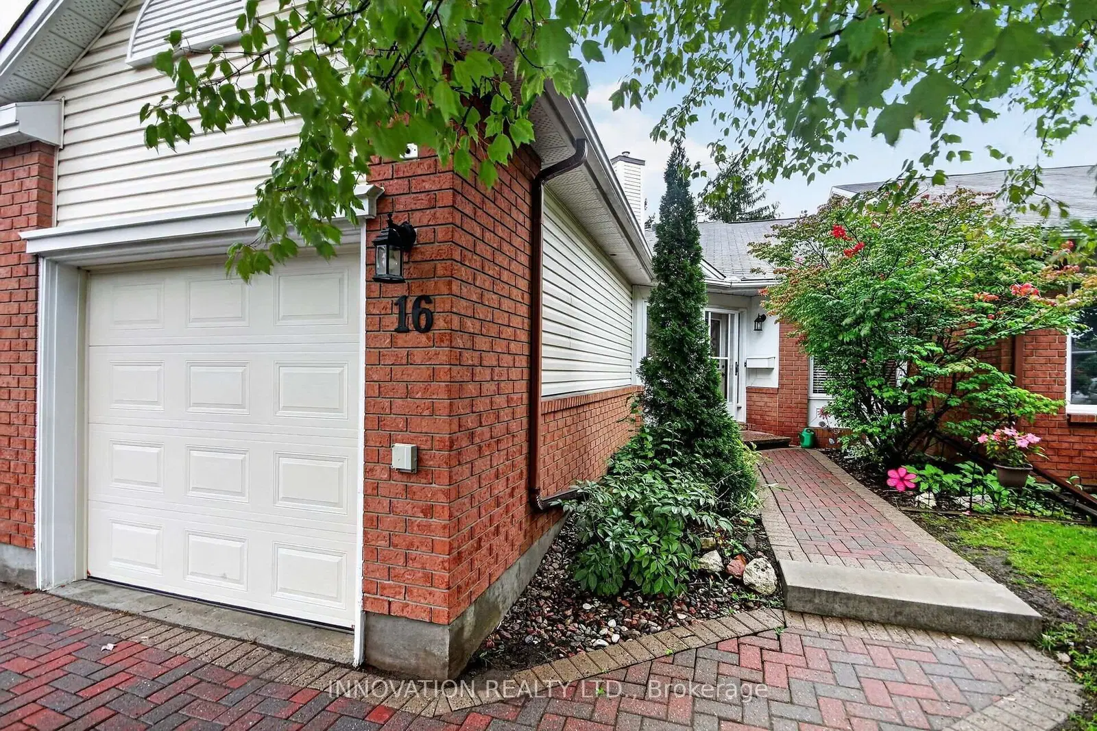 16 Heather Glen Court, Stittsville, ON — photo 2