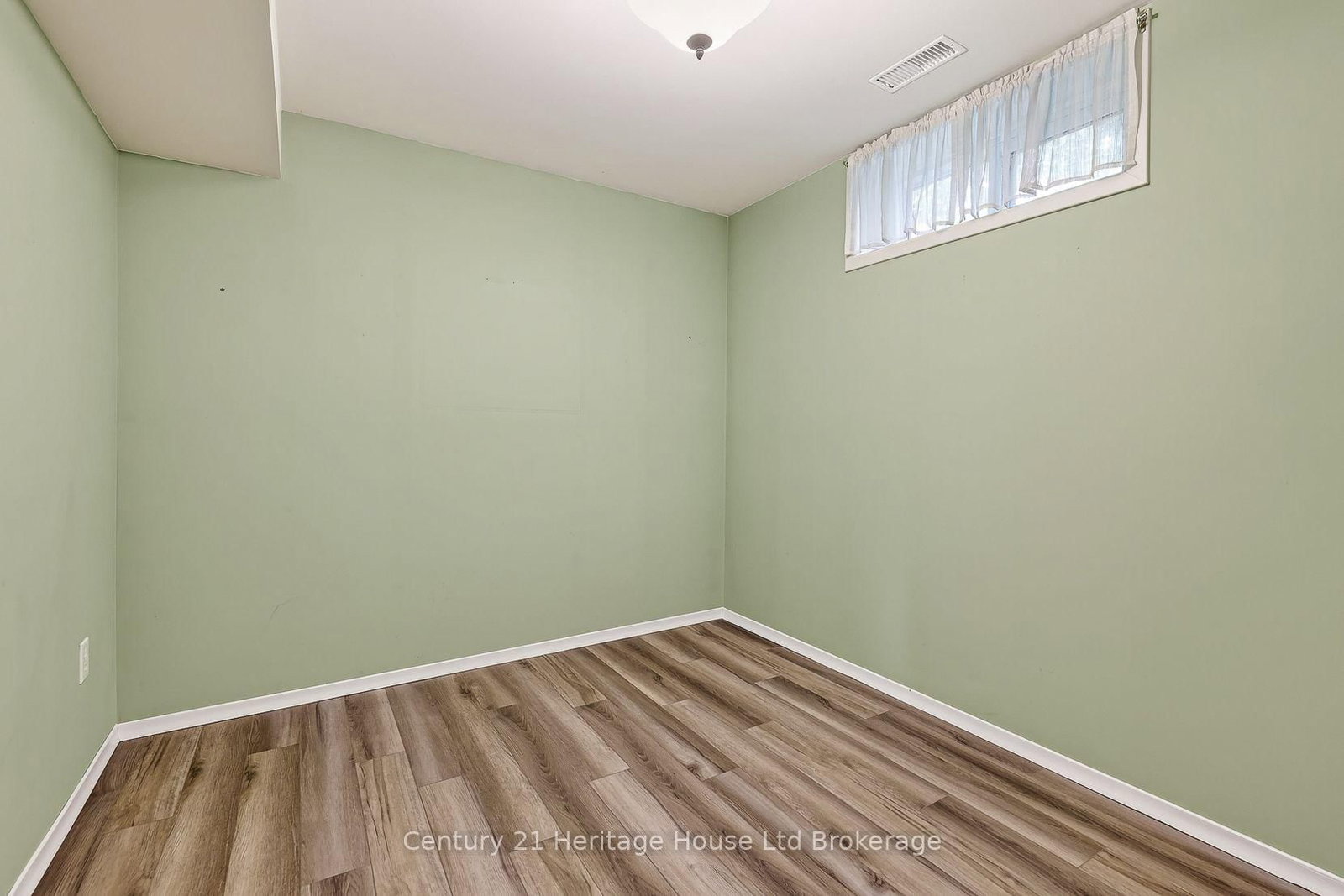 27 Silcox Place • Woodstock, ON photo 32