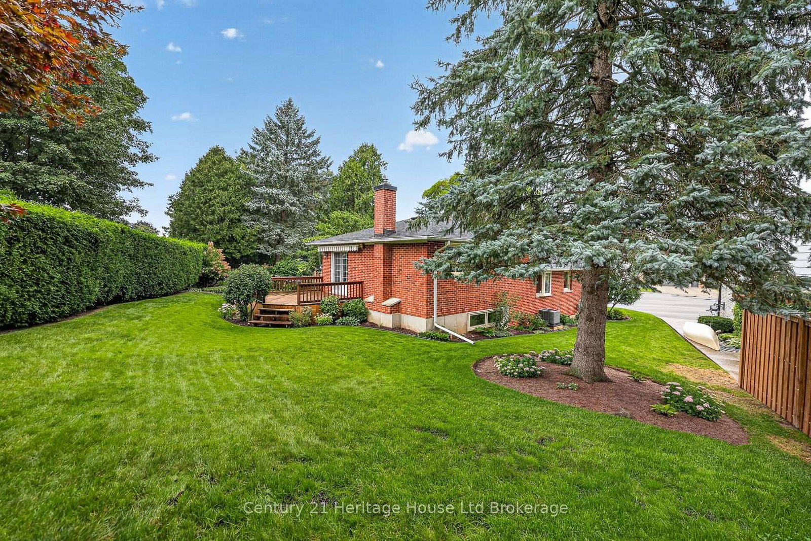 27 Silcox Place • Woodstock, ON photo 5
