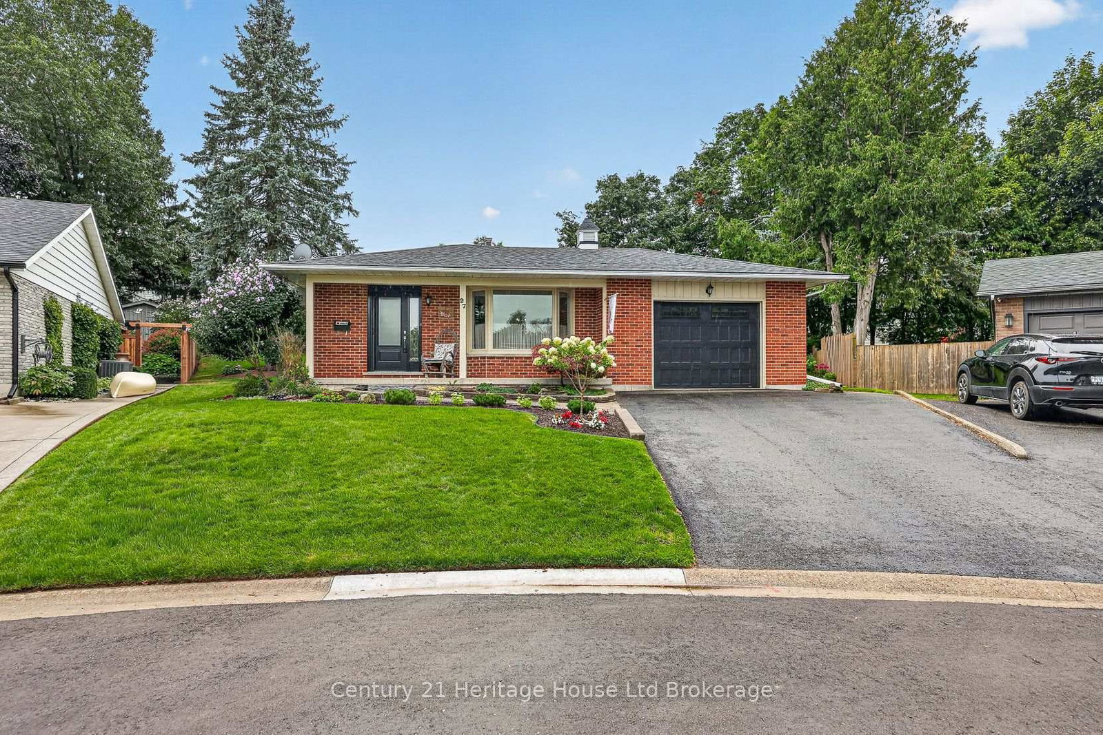 27 Silcox Place • Woodstock, ON photo 9