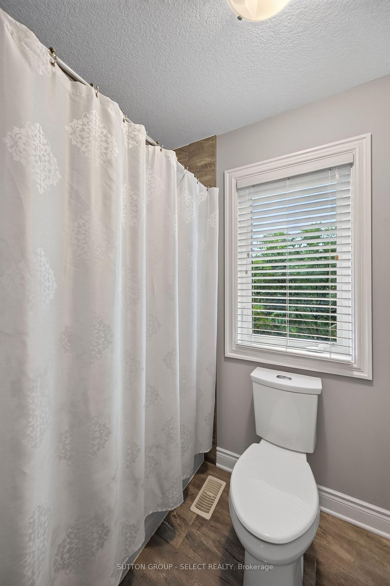 881 Foxcreek Road • London North, ON photo 33