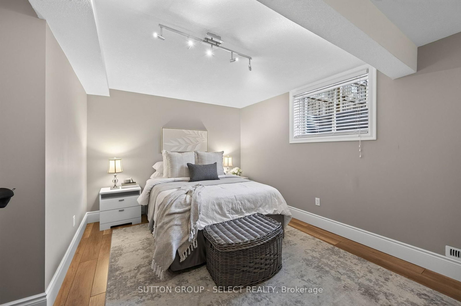 881 Foxcreek Road • London North, ON photo 38