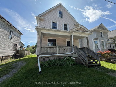 Detached House for lease at 4712 Cookman Crescent, Niagara Falls, Ontario, L2E 1C2 - Downtown - MLS: X13768654
