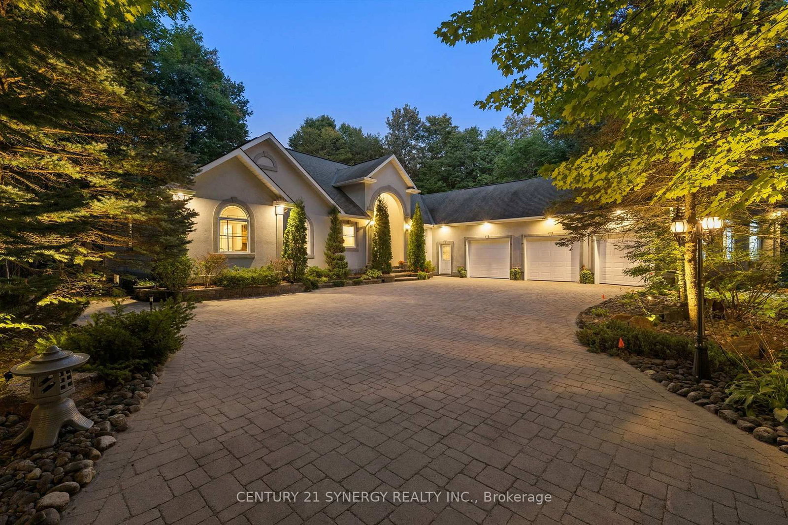 5732 Queenscourt Crescent • Ottawa, ON photo 1