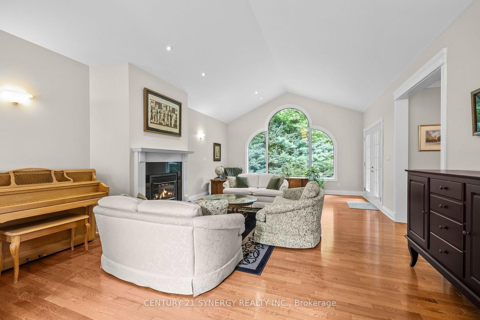 5732 Queenscourt Crescent • Ottawa, ON photo 12