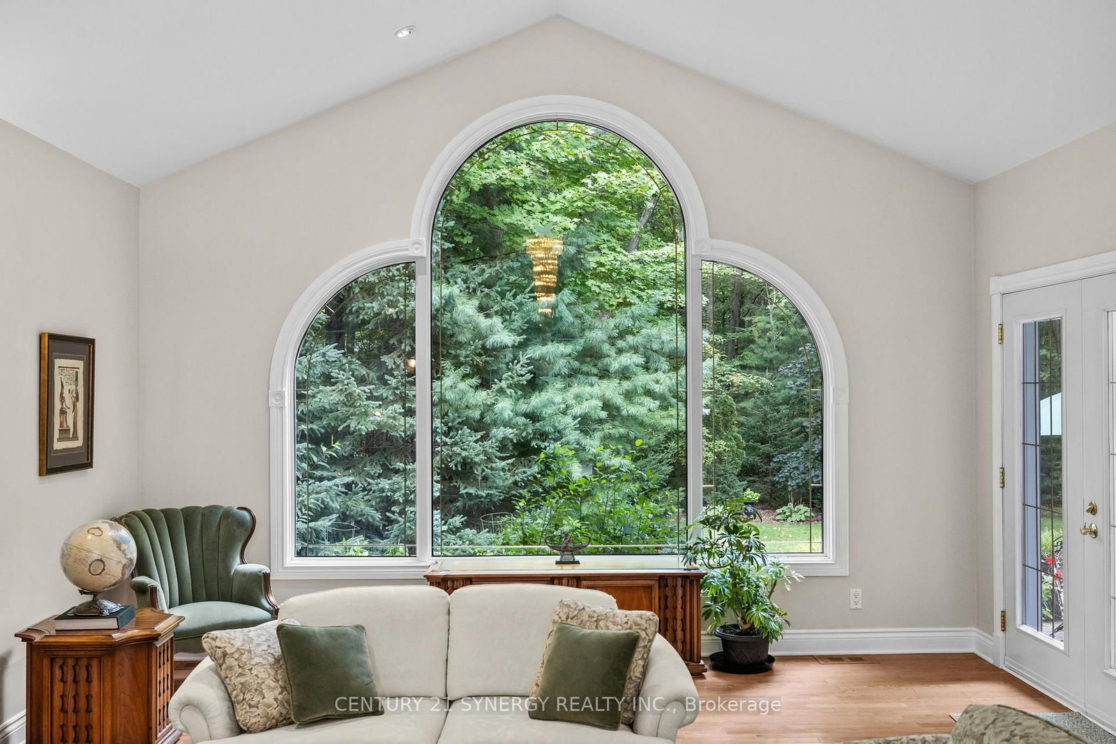 5732 Queenscourt Crescent • Ottawa, ON photo 14