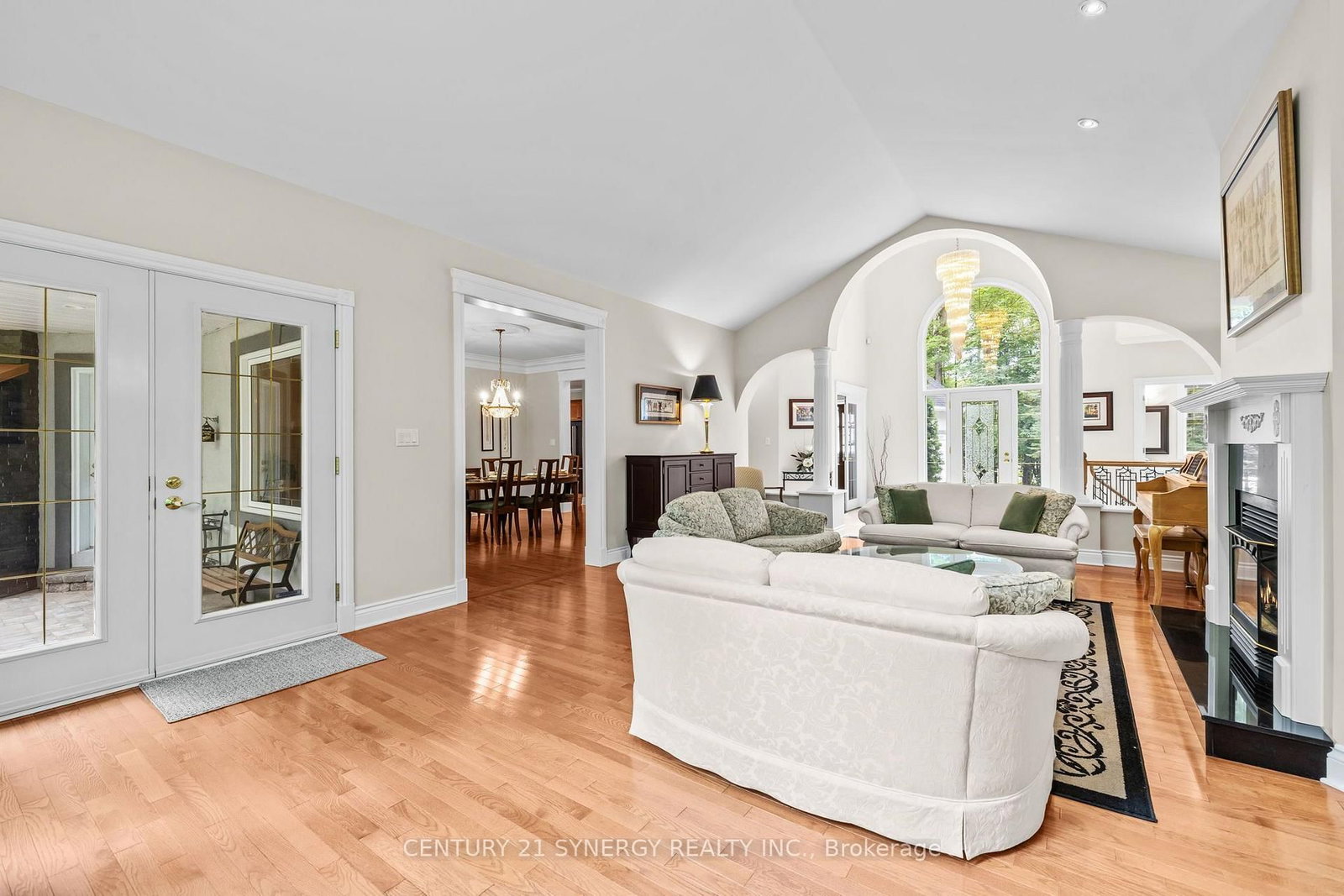 5732 Queenscourt Crescent • Ottawa, ON photo 15