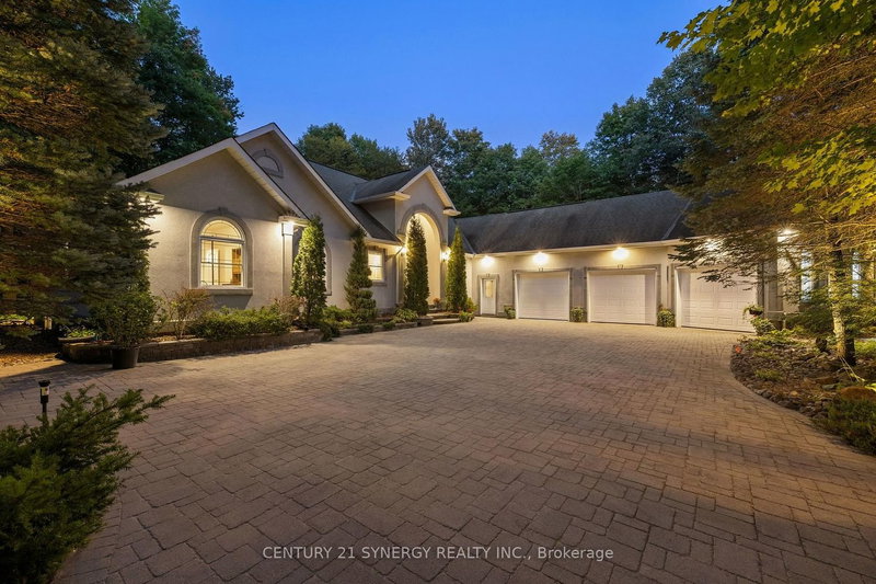 5732 Queenscourt Crescent