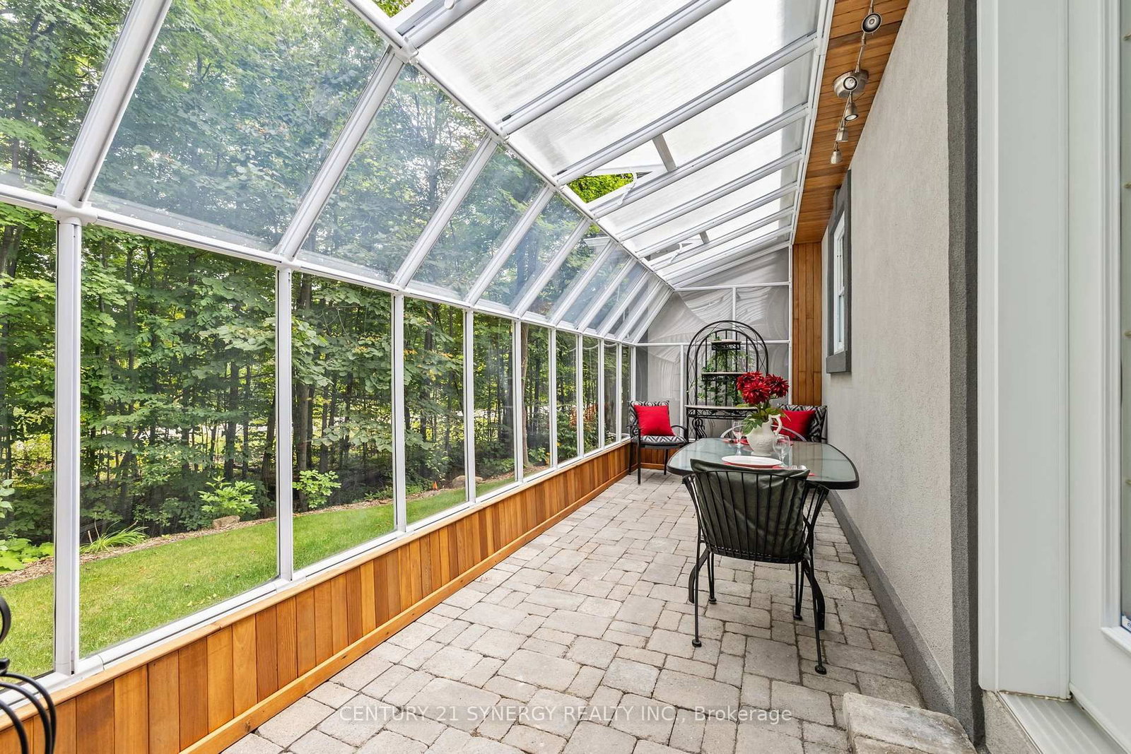 5732 Queenscourt Crescent • Ottawa, ON photo 24