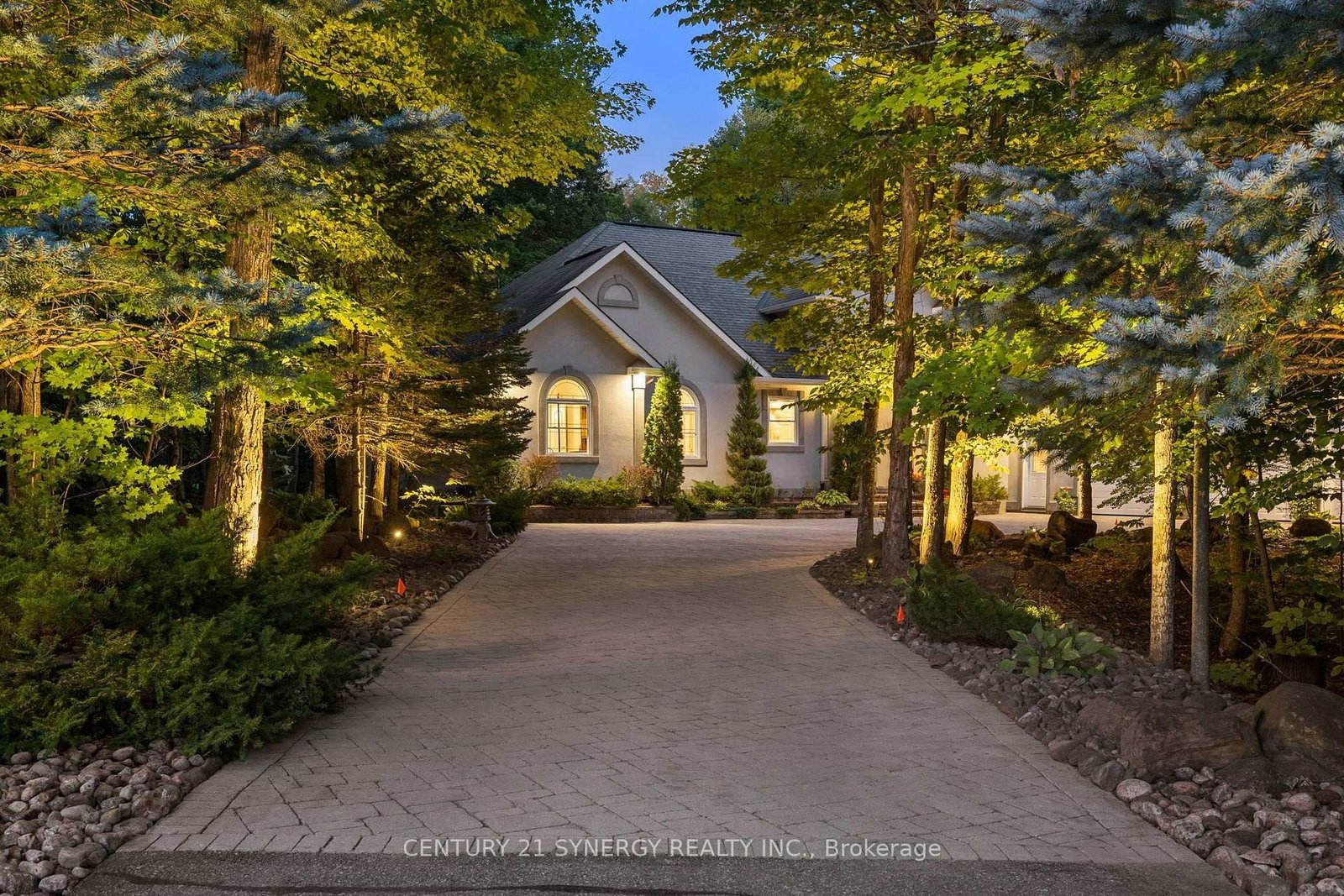 5732 Queenscourt Crescent • Ottawa, ON photo 3