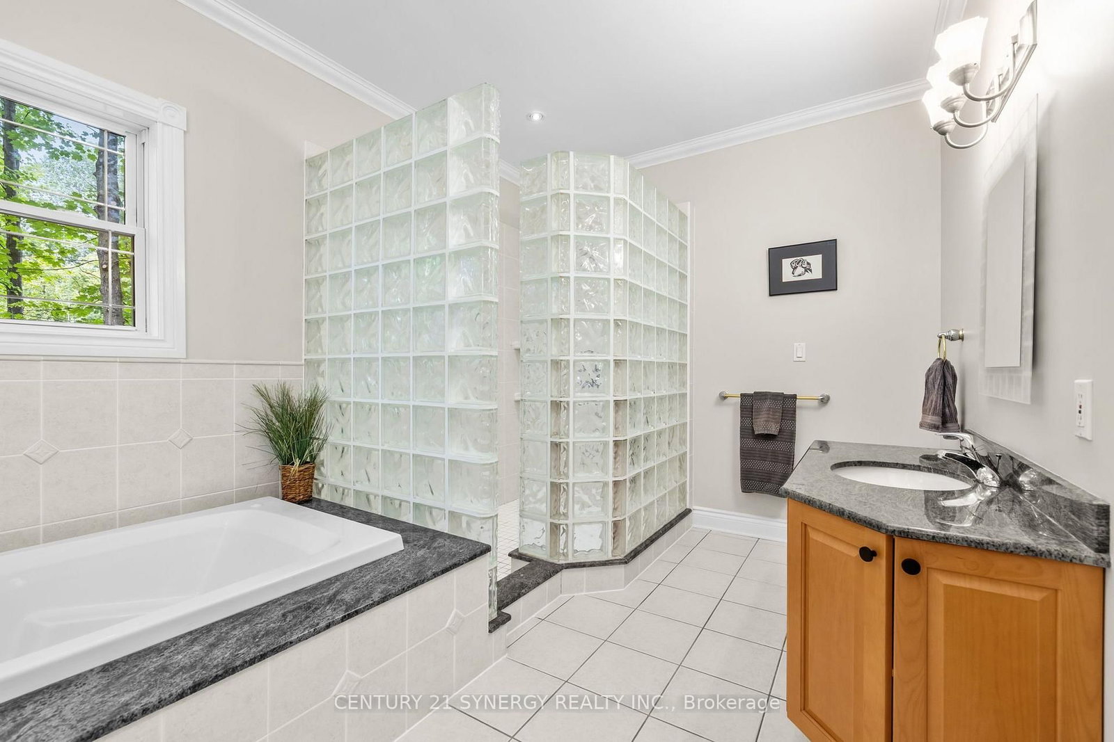 5732 Queenscourt Crescent • Ottawa, ON photo 33