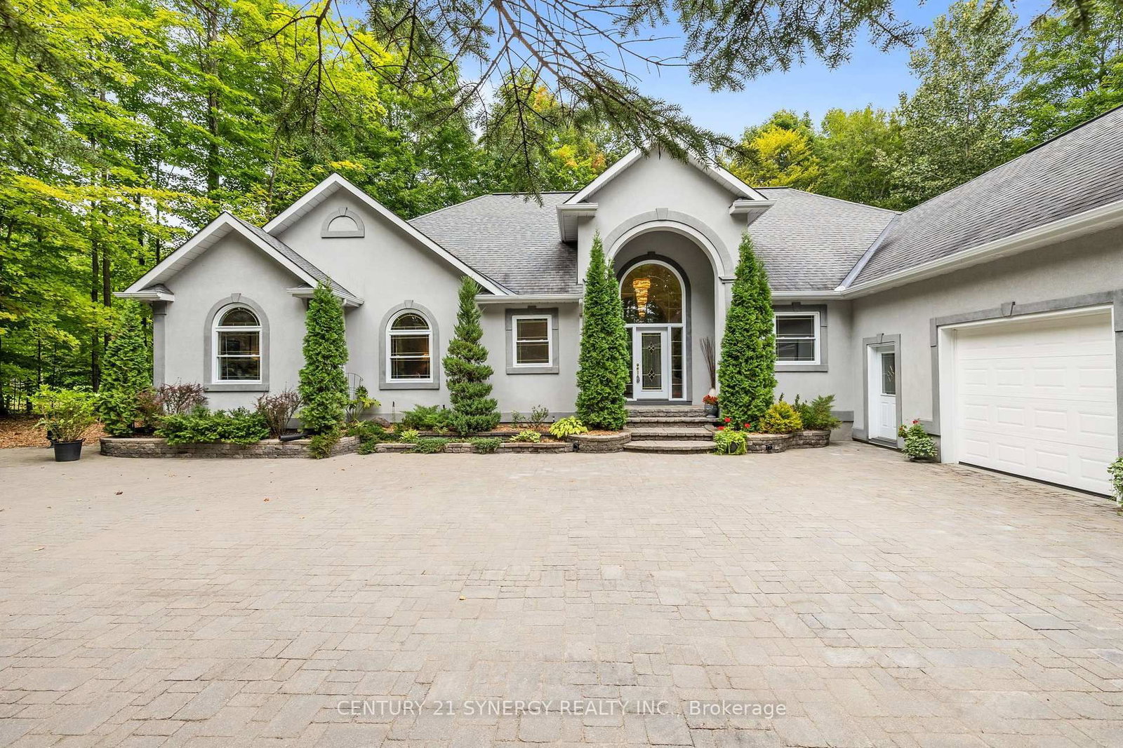 5732 Queenscourt Crescent • Ottawa, ON photo 6