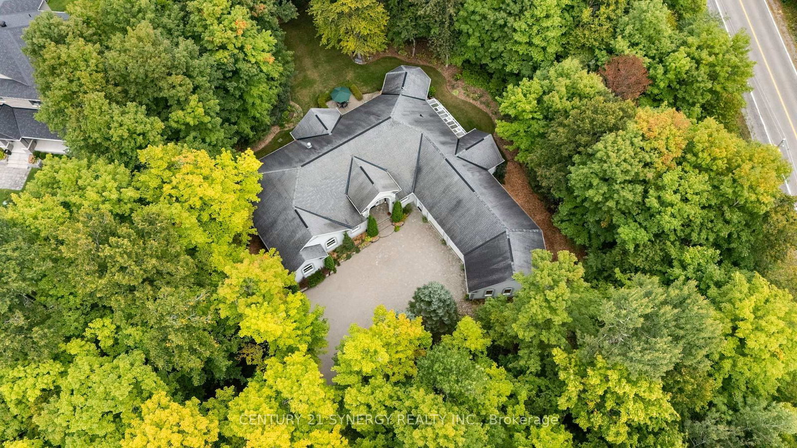 5732 Queenscourt Crescent • Ottawa, ON photo 7