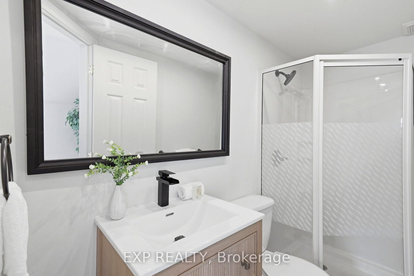 22 Hyatt Avenue • London East, ON photo 14