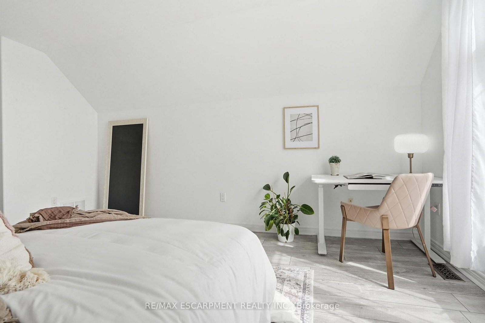 160 Festival Way • Hamilton, ON photo 28