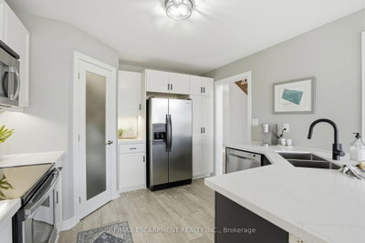 160 Festival Way • Hamilton, ON photo 8