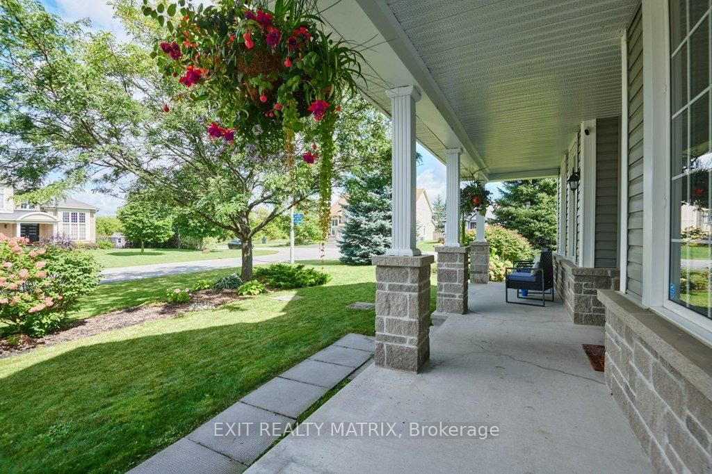 6949 Mary Anne Drive • Ottawa, ON photo 3
