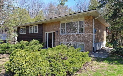 Detached House for lease at Main Floor-4 Wallis Drive, Peterborough, Ontario, K9J 6B7 - Monaghan Ward 2 - MLS: X13768834