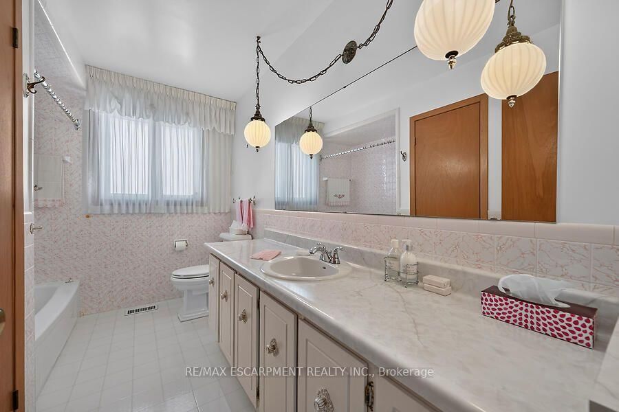 57 Turnbull Road • Hamilton, ON photo 9