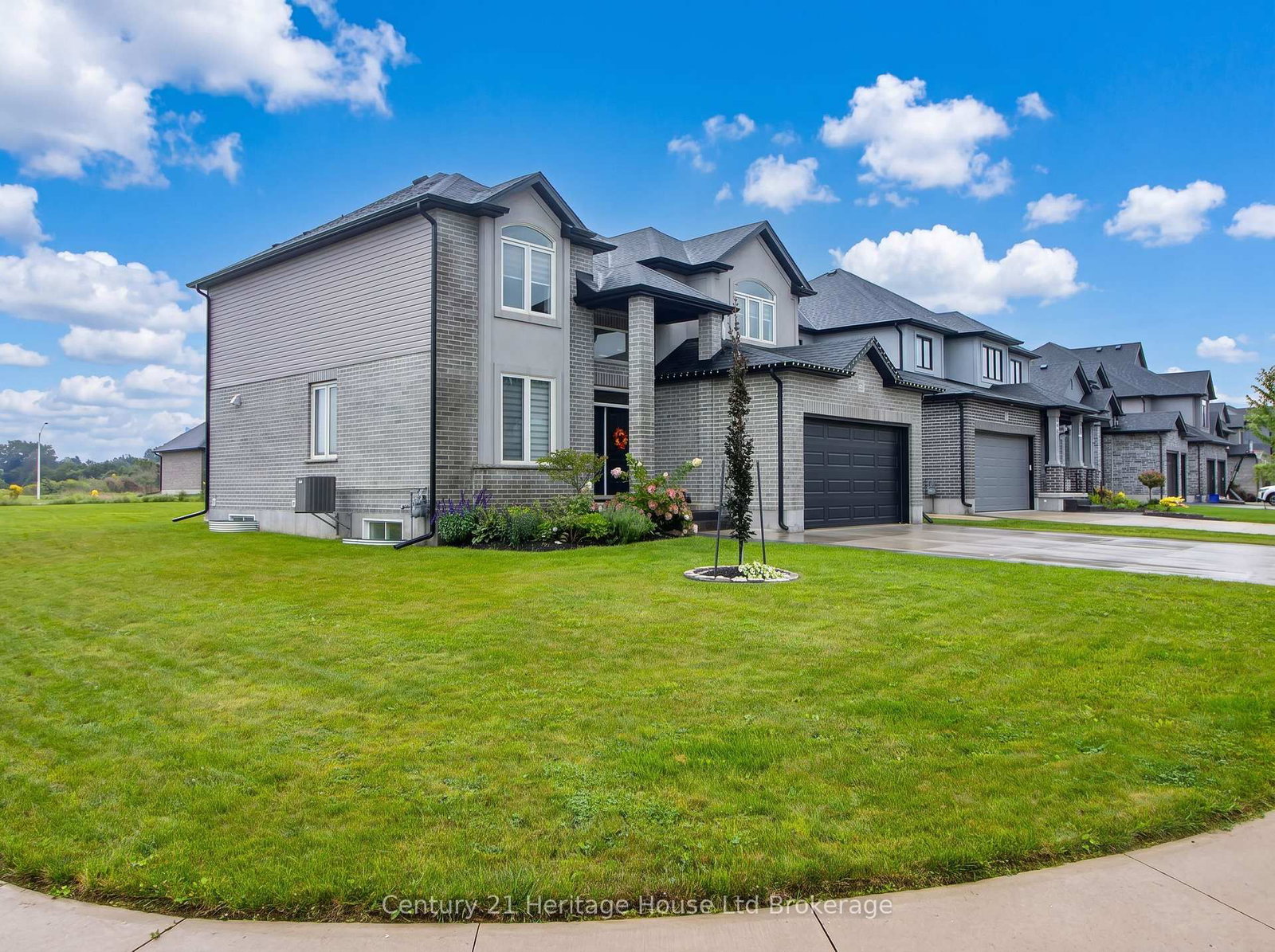 97 Beech Boulevard • Tillsonburg, ON photo 2