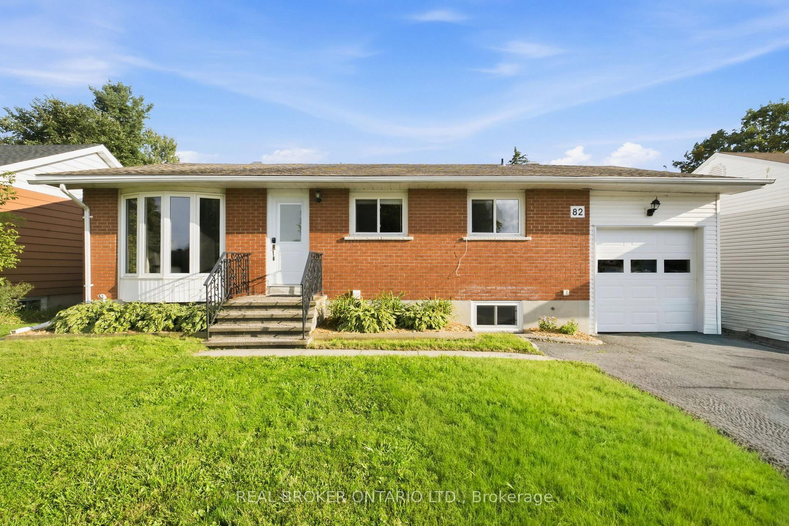 82 Meadowlands Drive W • Ottawa, ON photo 1