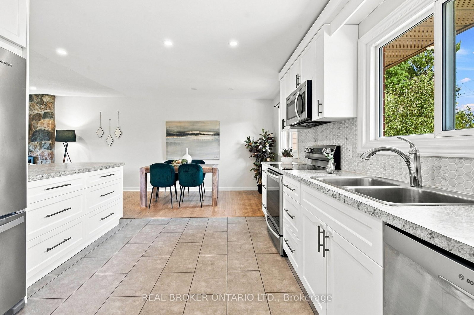 82 Meadowlands Drive W • Ottawa, ON photo 17
