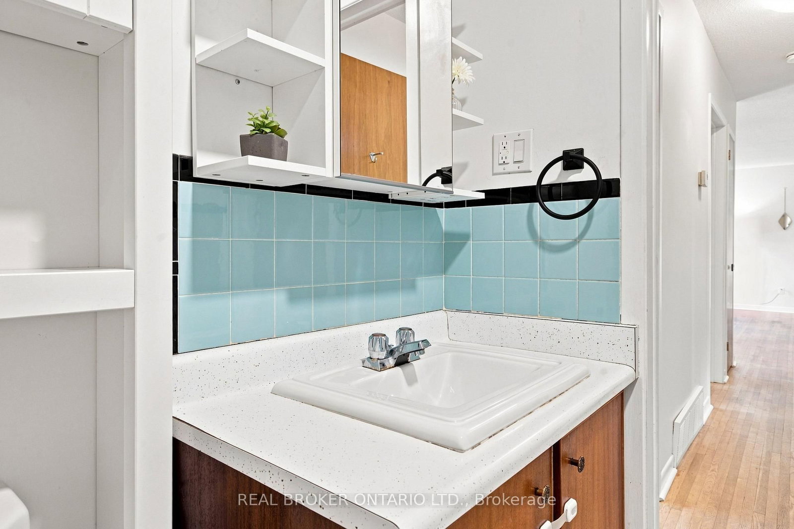 82 Meadowlands Drive W • Ottawa, ON photo 26