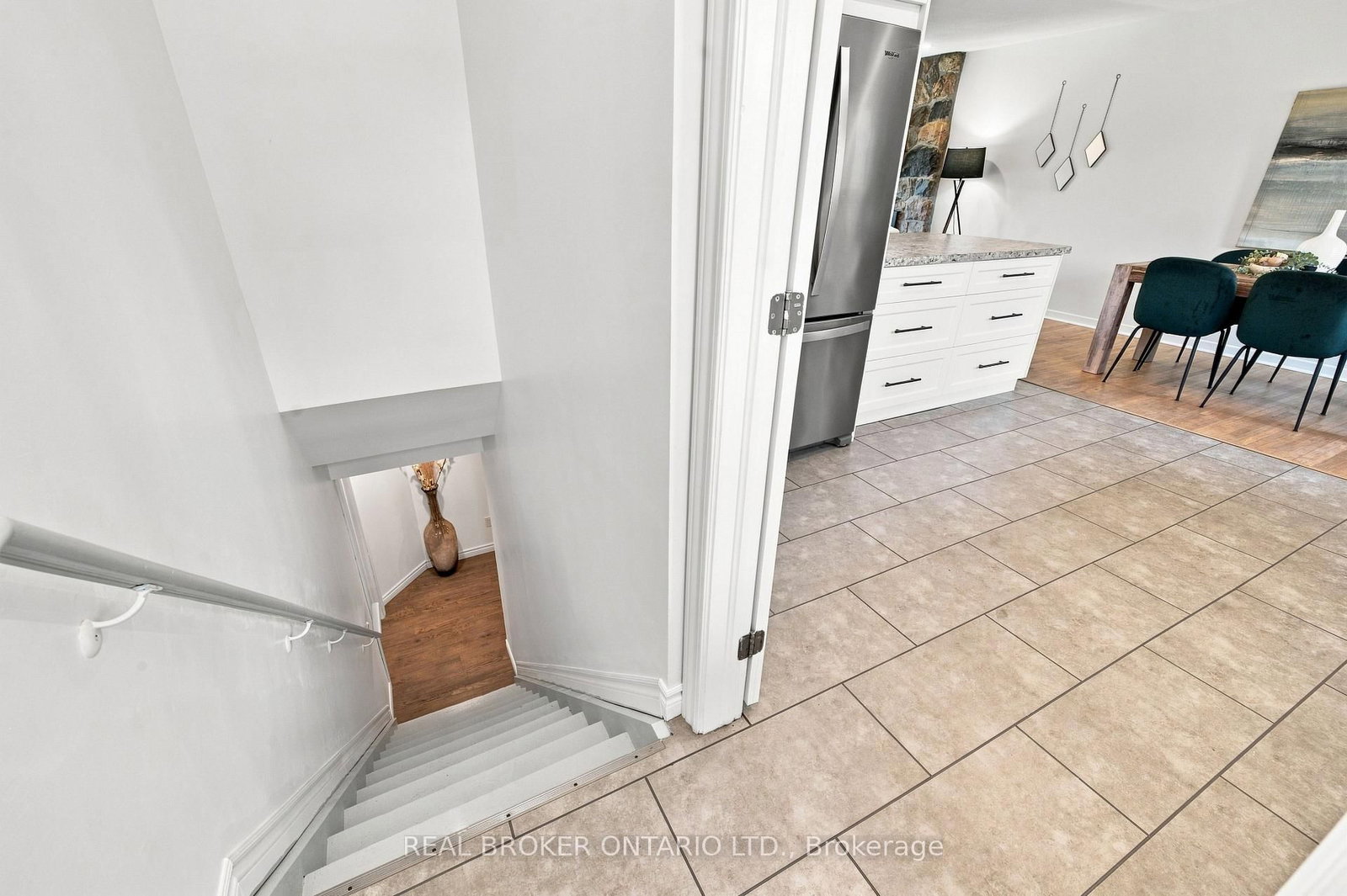 82 Meadowlands Drive W • Ottawa, ON photo 27