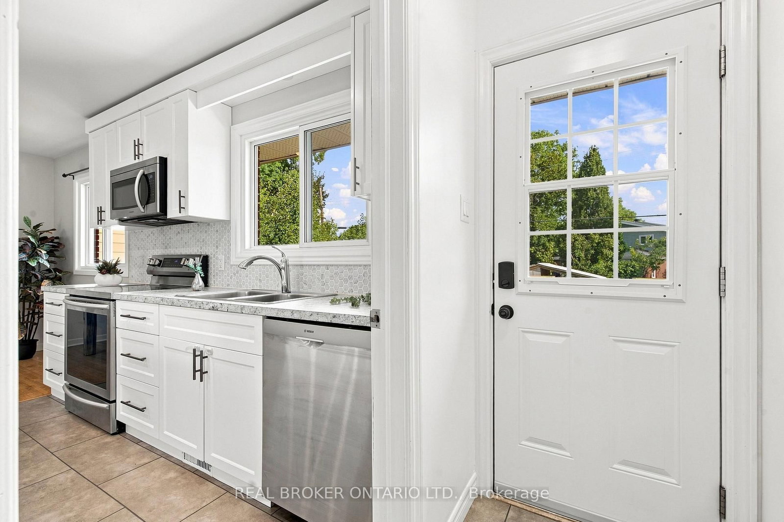 82 Meadowlands Drive W • Ottawa, ON photo 28
