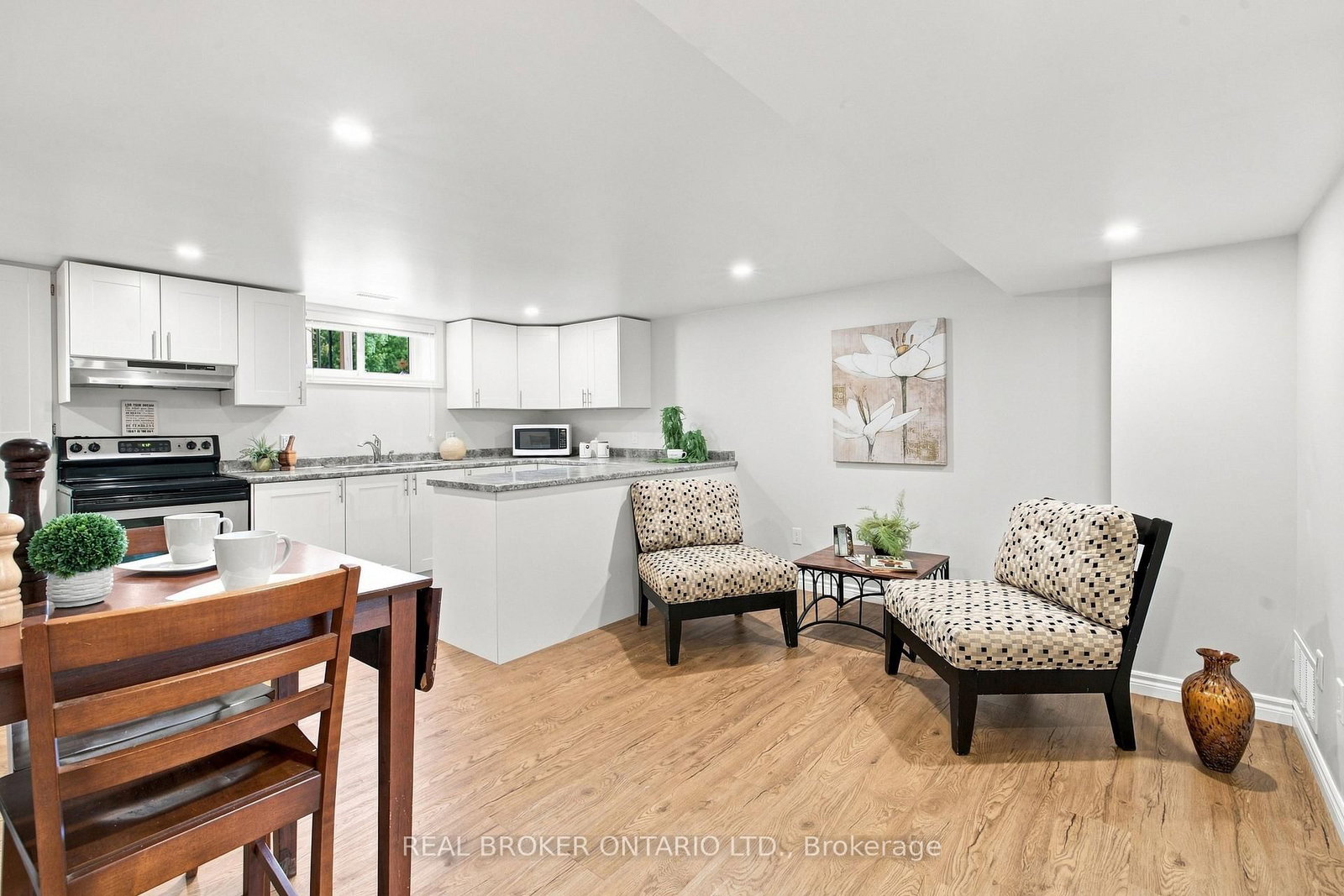 82 Meadowlands Drive W • Ottawa, ON photo 30