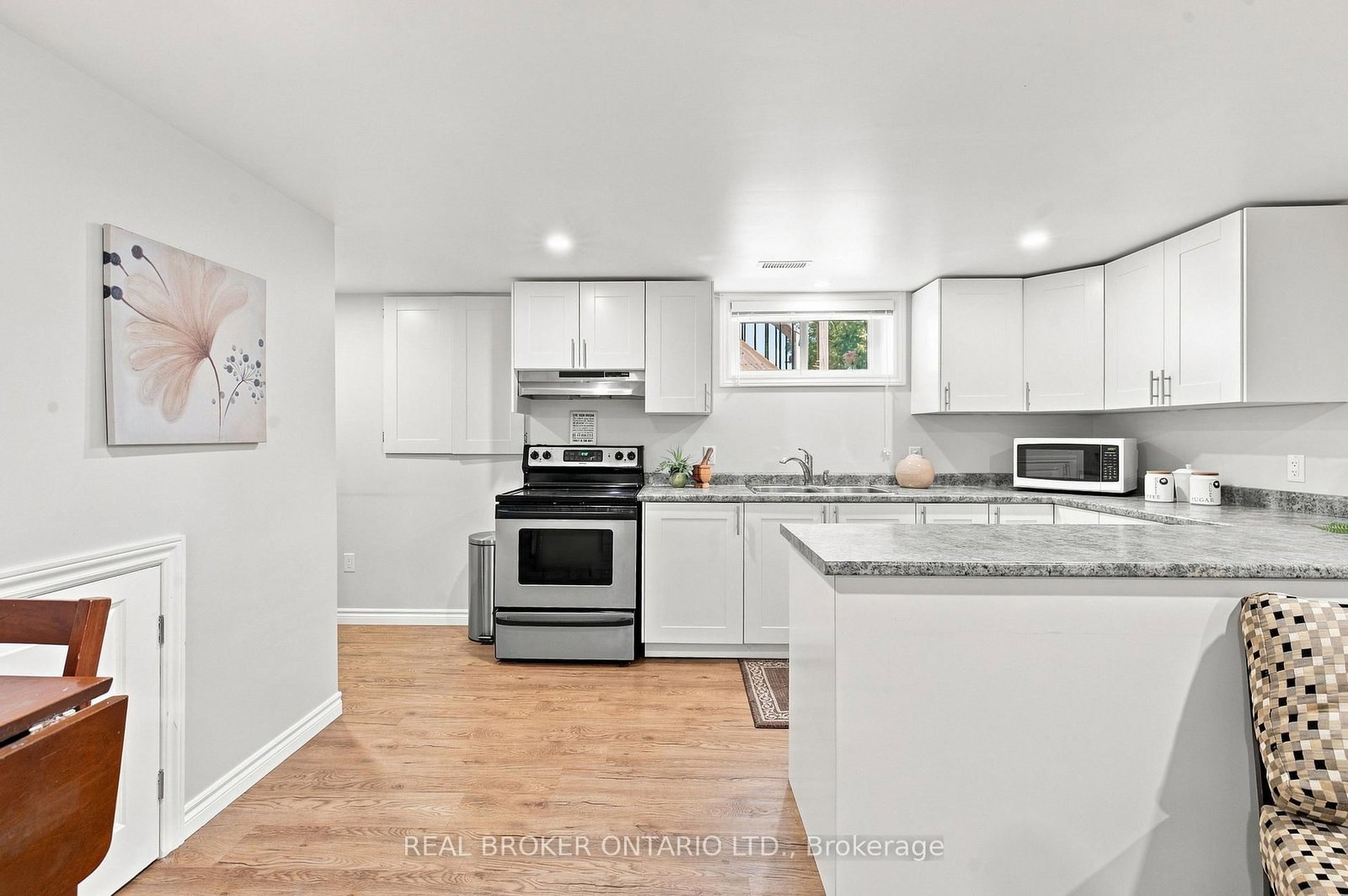 82 Meadowlands Drive W • Ottawa, ON photo 31